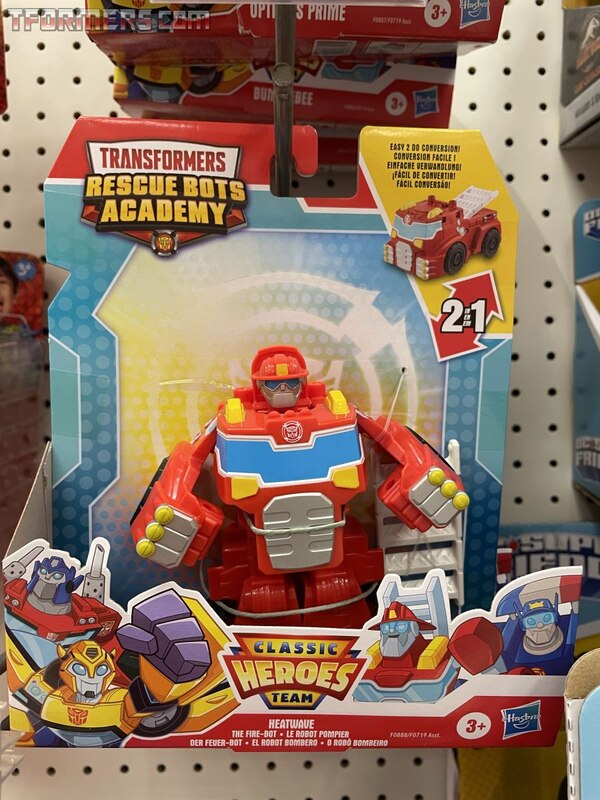 Rescue Bots Academy Classic Heroes Team Wave 2 Heatwave & Chase  (1 of 10)